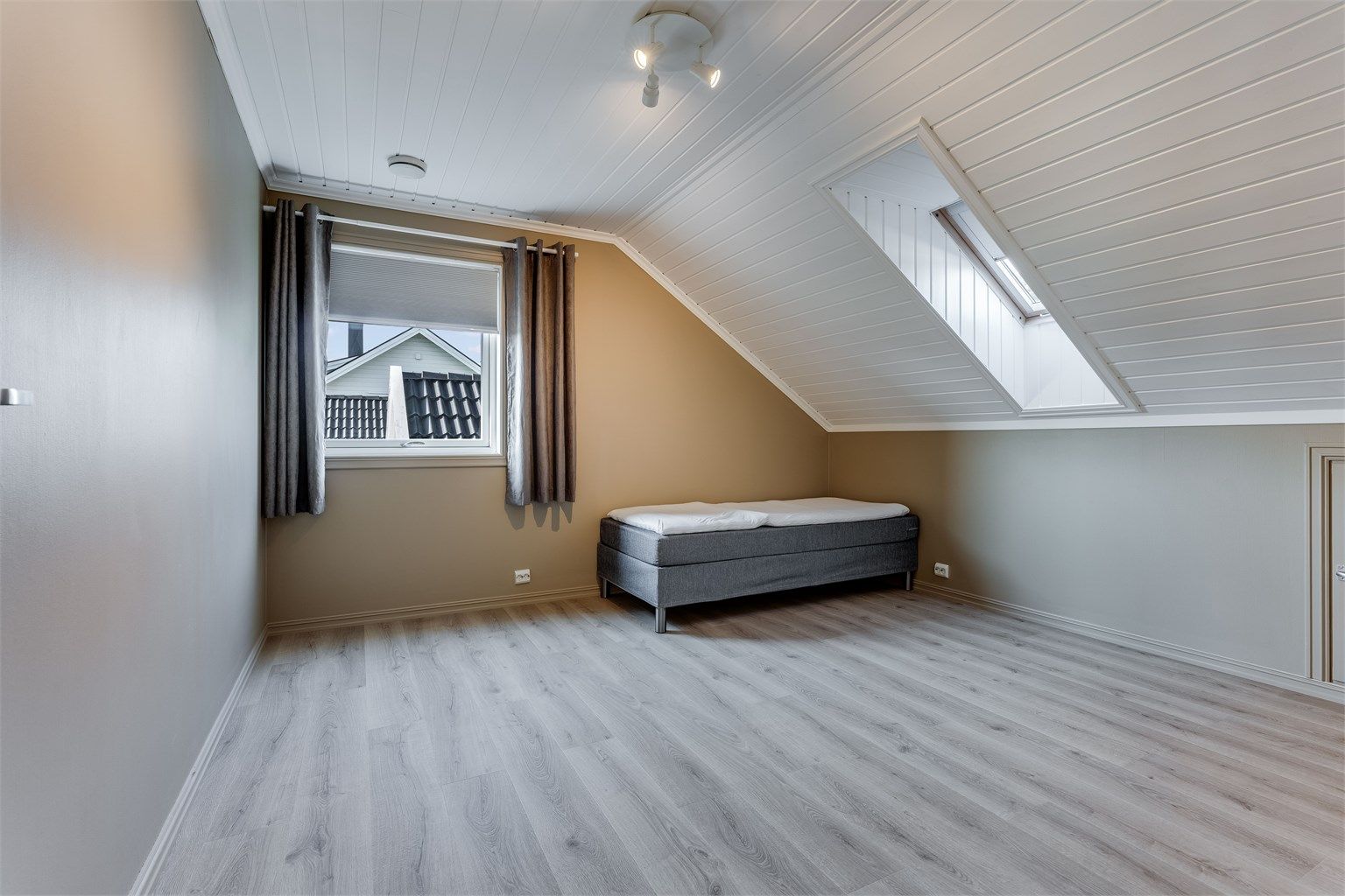 Soverom 2 på loft
