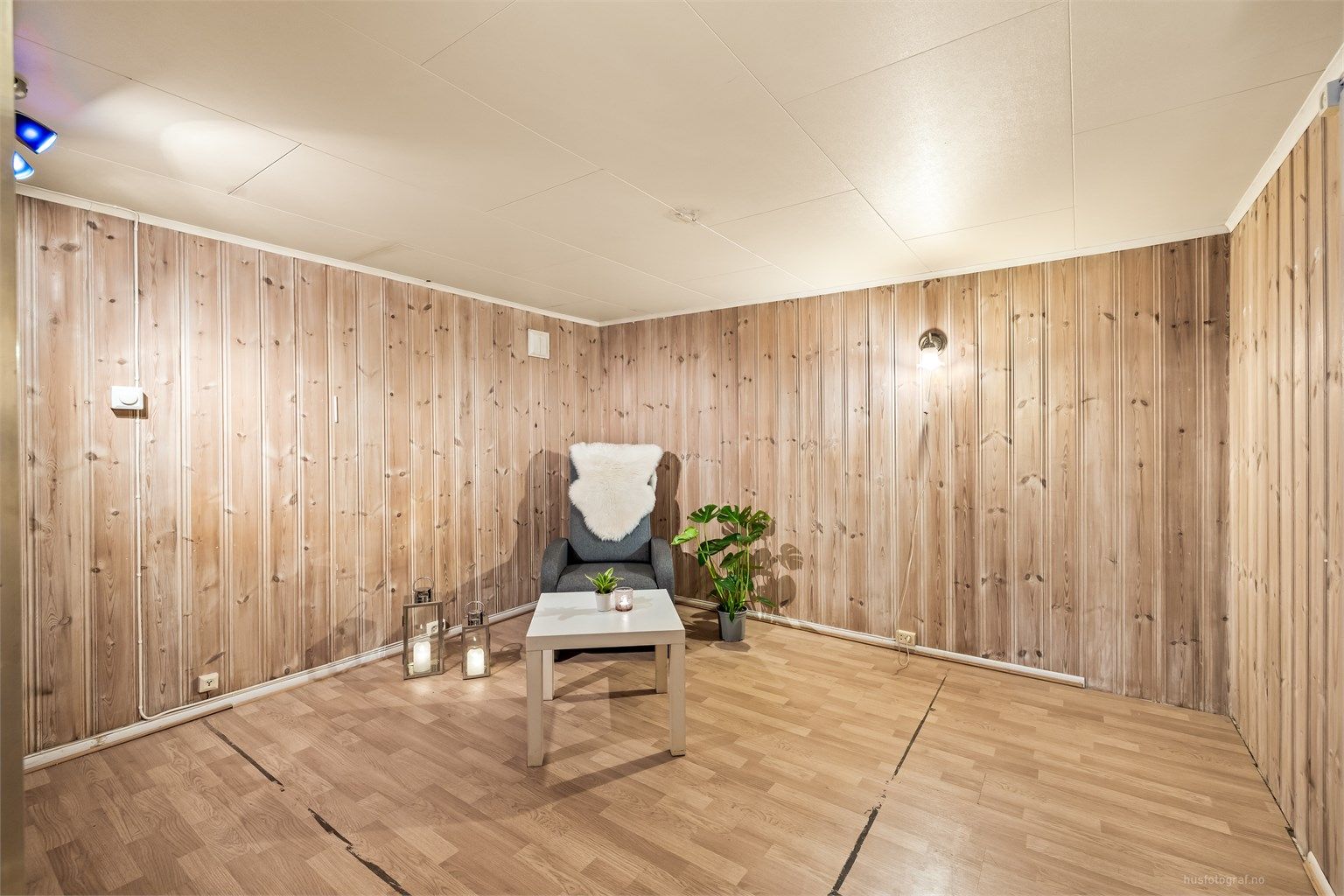 Enkelte rom i kjeller er innredet per dags dato - Ikke godkjent for varig opphold.