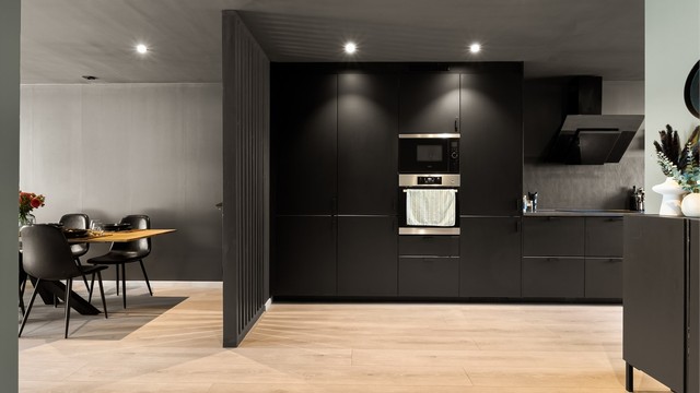 Fra stuen møter man et rålekkert og moderne Ikea kjøkken nytt i 2021 som man garantert vil trives med.