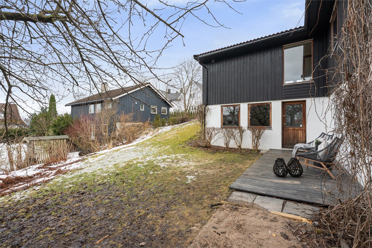 Her er det plass til en sittegruppe for å nyte rolige dager utendørs.