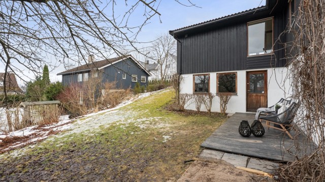 Her er det plass til en sittegruppe for å nyte rolige dager utendørs.
