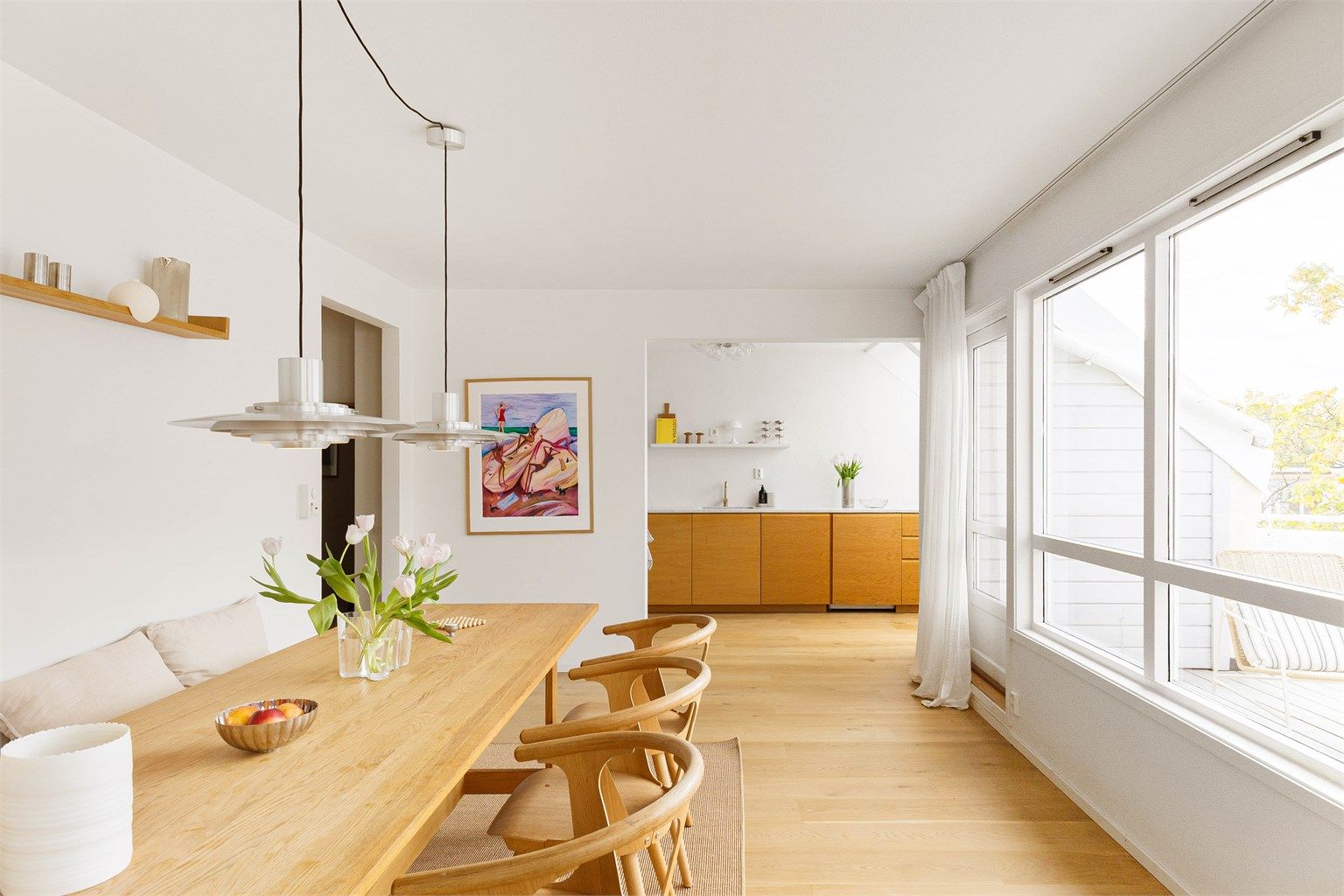 Simen Istre Grevskott v/Krogsveen Hasle har gleden av å presentere denne arkitekttegnede toppleiligheten i Holmboes gate 1. En bolig over to plan med tydelig særpreg, midt på Majorstuen. Foto: Henrik Eriksen, Fotostallen. 