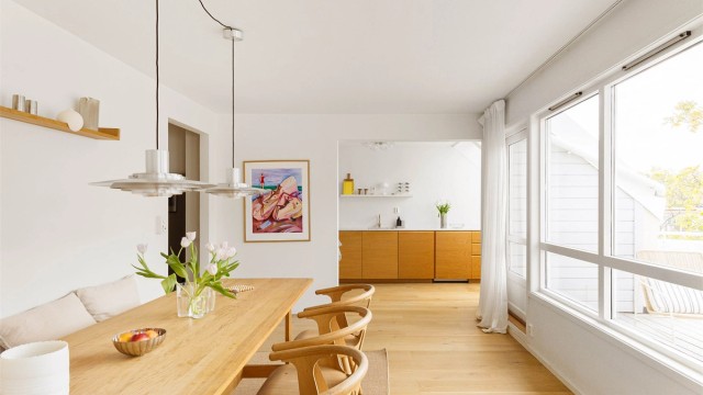 Simen Istre Grevskott v/Krogsveen Hasle har gleden av å presentere denne arkitekttegnede toppleiligheten i Holmboes gate 1. En bolig over to plan med tydelig særpreg, midt på Majorstuen. Foto: Henrik Eriksen, Fotostallen.