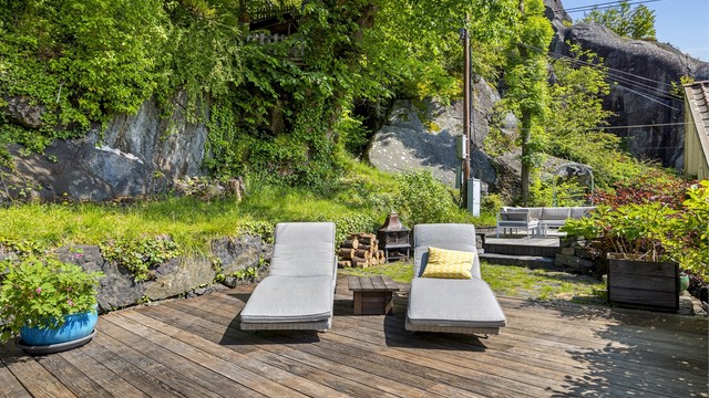 Den største terrassen gir rikelig med plass for utemøbler og sosiale lag.