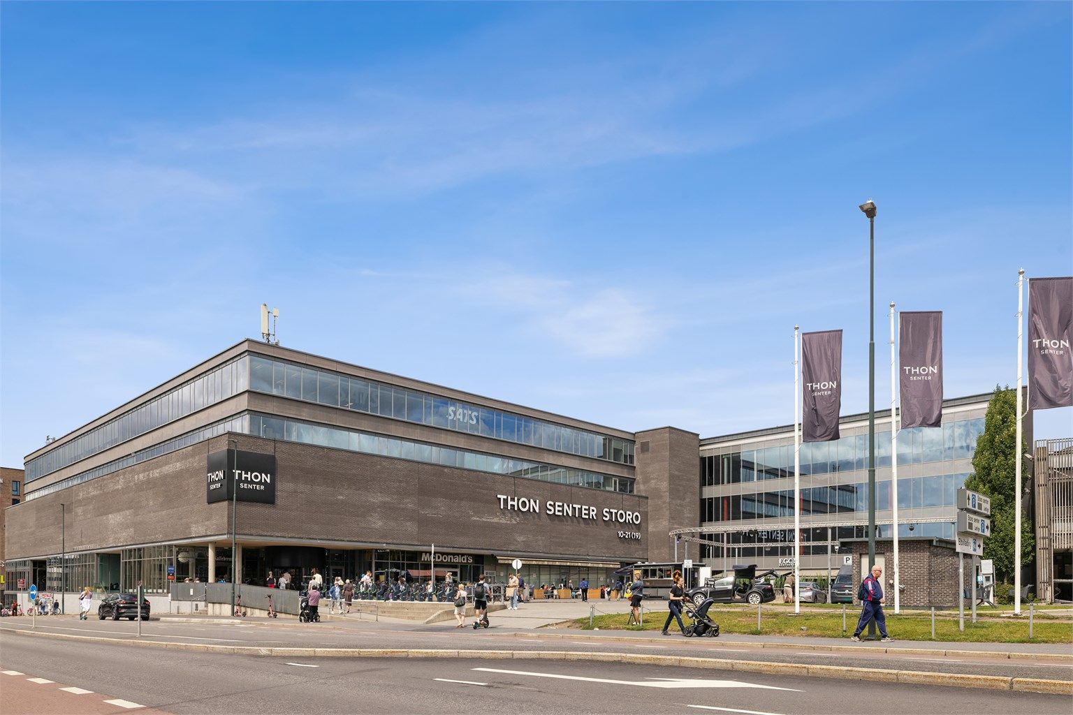 Bredt utvalgt av butikker på Thon Senter Storo er kun få minutters kjøring fra eiendommen