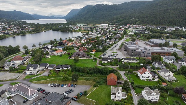 Nærhet til flotte tur- og rekreasjonsområder ved Lillevannet og Emblemsfjellet.