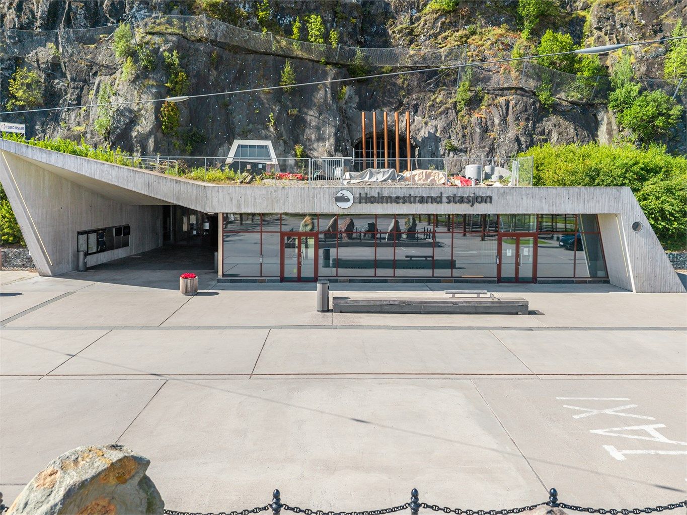 Umiddelbar nærhet til togstasjonen i sentrum