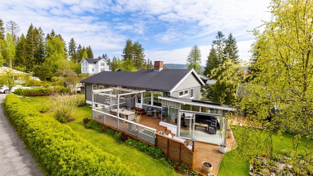 Velkommen til Ånebyveien 60 en superkoselig enebolig med herlige utearealer og knallfin terrasse med utestue Foto: Digital Media AS v/Jørgen Sørbø