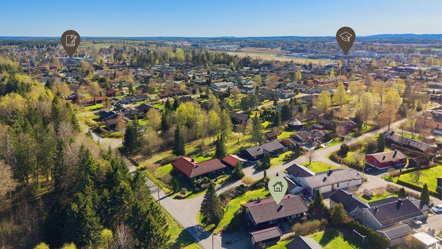Med gangavstand til Rustad barneskole (ca. 8 minutter) og kort vei til barnehage, er dette et perfekt område for barnefamilier.