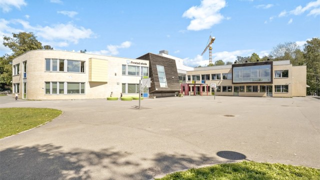 Populære Finstad skole ligger i kort gangavstand fra boligen.