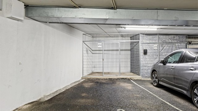 Garasje samt bod i blokkens kjeller - enkel adkomst fra leilighetsplan via heis