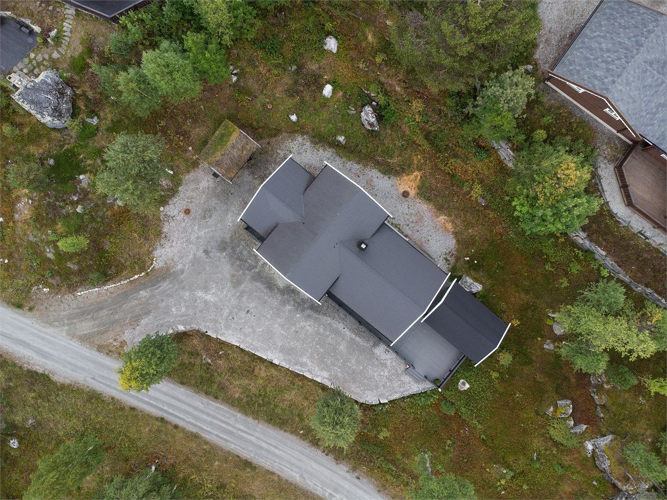 Dronebilde av eiendommen sett fra fugleperspektiv
