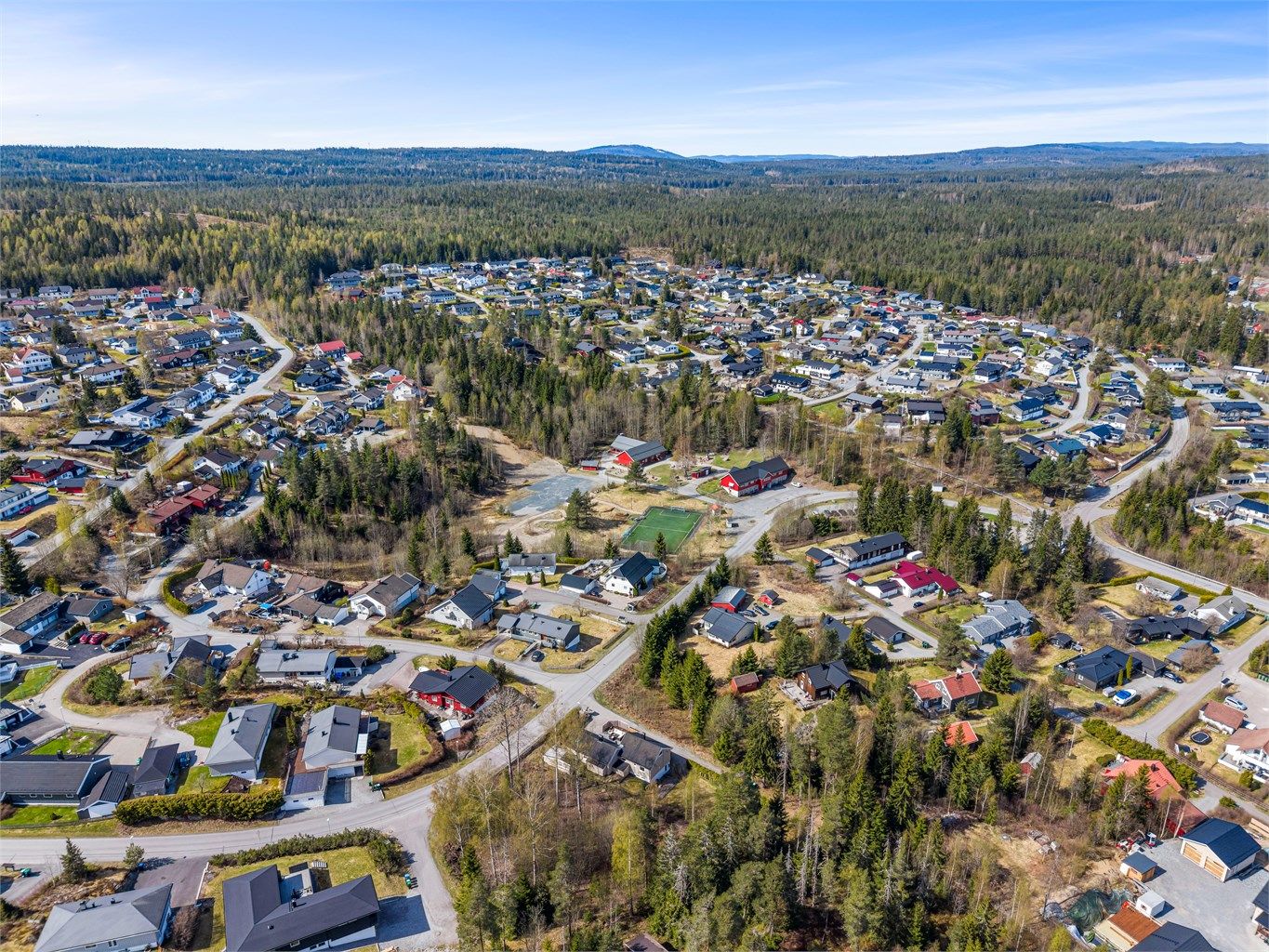 Området består hovedsakelig av eneboliger og har rolige omgivelser.