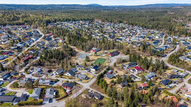 Området består hovedsakelig av eneboliger og har rolige omgivelser.
