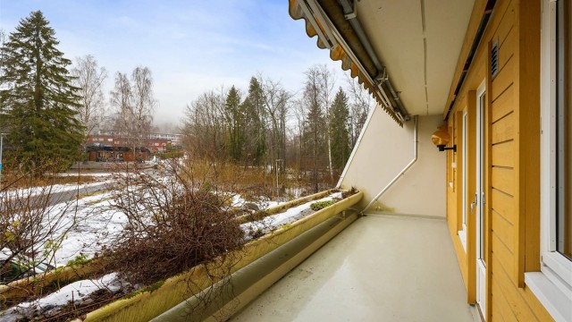 Stor balkong med utgang fra kjøkkenet. Perfekt til morgenkaffen