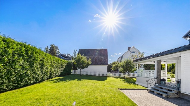 Skjermet og flott hage