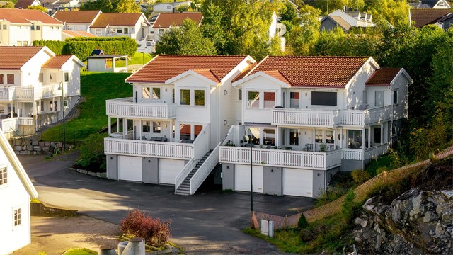 Rolige omgivelser i enden av blindvei uten gjennomgangstrafikk.