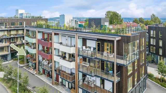 Denne leiligheten gir deg enkel tilgang til alt du trenger i hverdagen. Med kort vei til kjøpesenter, butikker, kommunesenter, sjøen og marka, har du alt innen rekkevidde - Presentert av Krogsveen v/Anniken Øderud. Foto: EFKT John Kerlefsen
