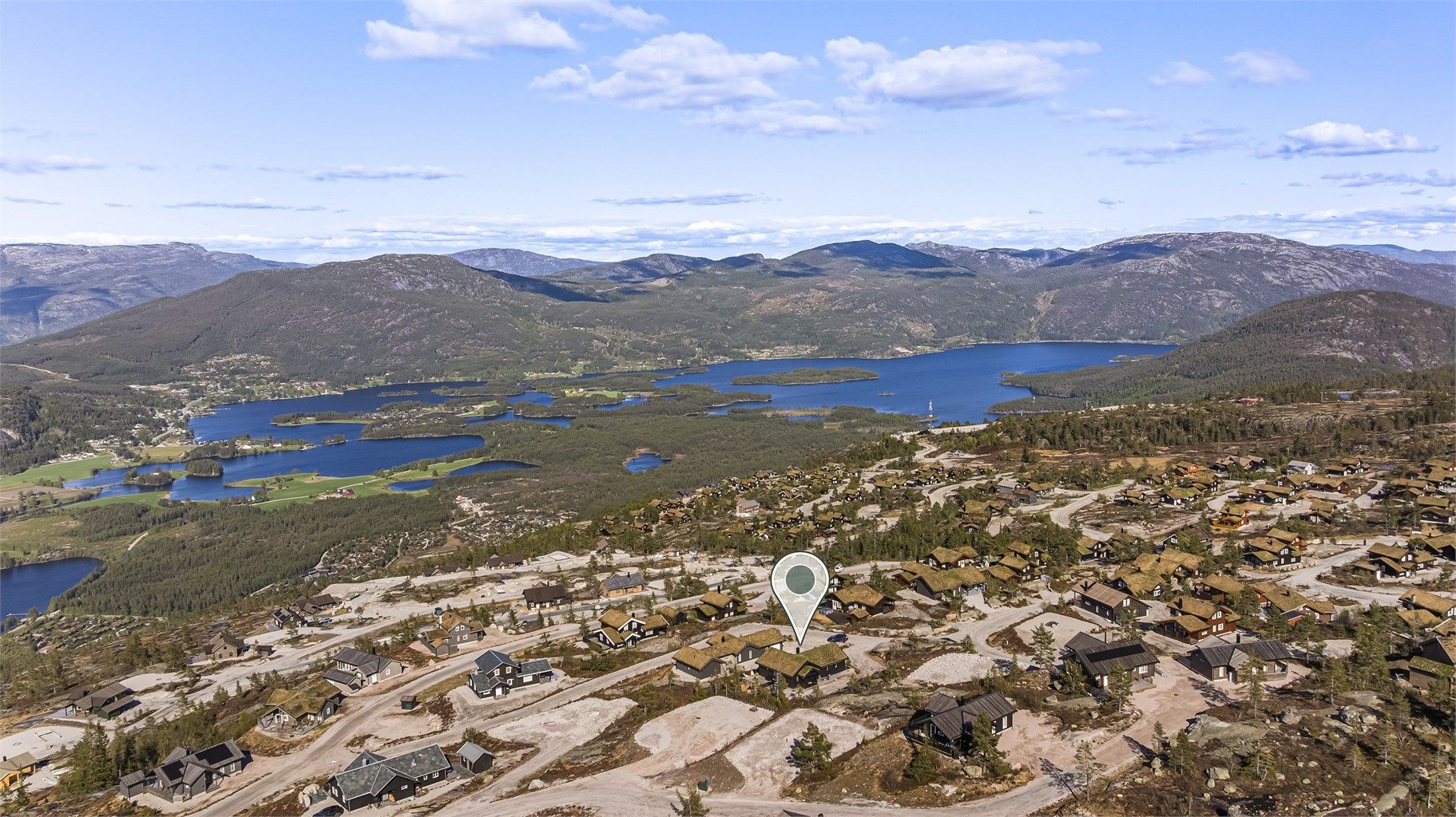 Vinterstid er det kort vei til Vrådal Panorama Skisenter med 18 nedfarter og 8 heiser.