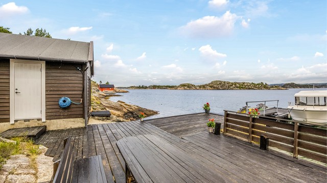 Bryggeanlegget gir god plass til å legge til med både små og større fritidsbåter.