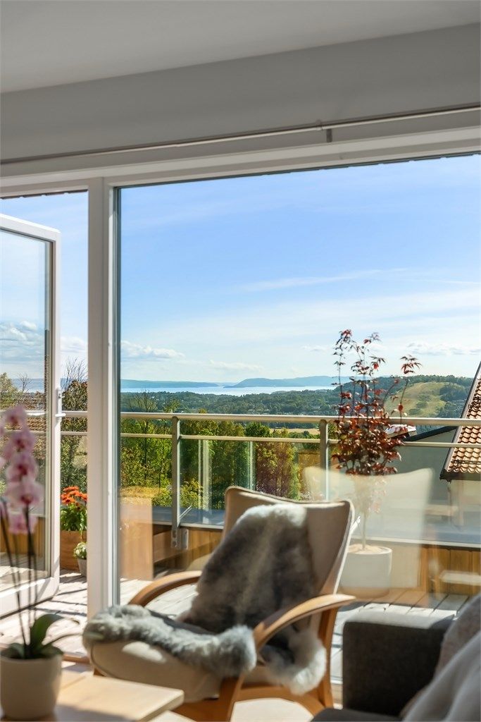 Lettstelt og moderne 2-roms seniorleilighet fra 2020, beliggende i rolige omgivelser med nærhet til marka og flotte turmuligheter rett utenfor døren