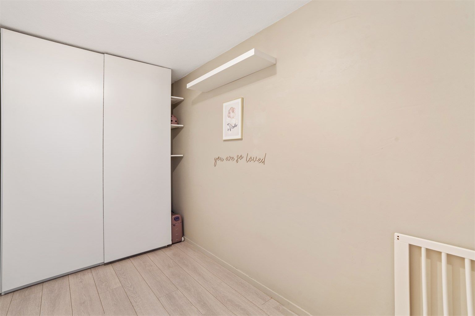 Også her er det plass til garderobeløsning for effektiv oppbevaring.