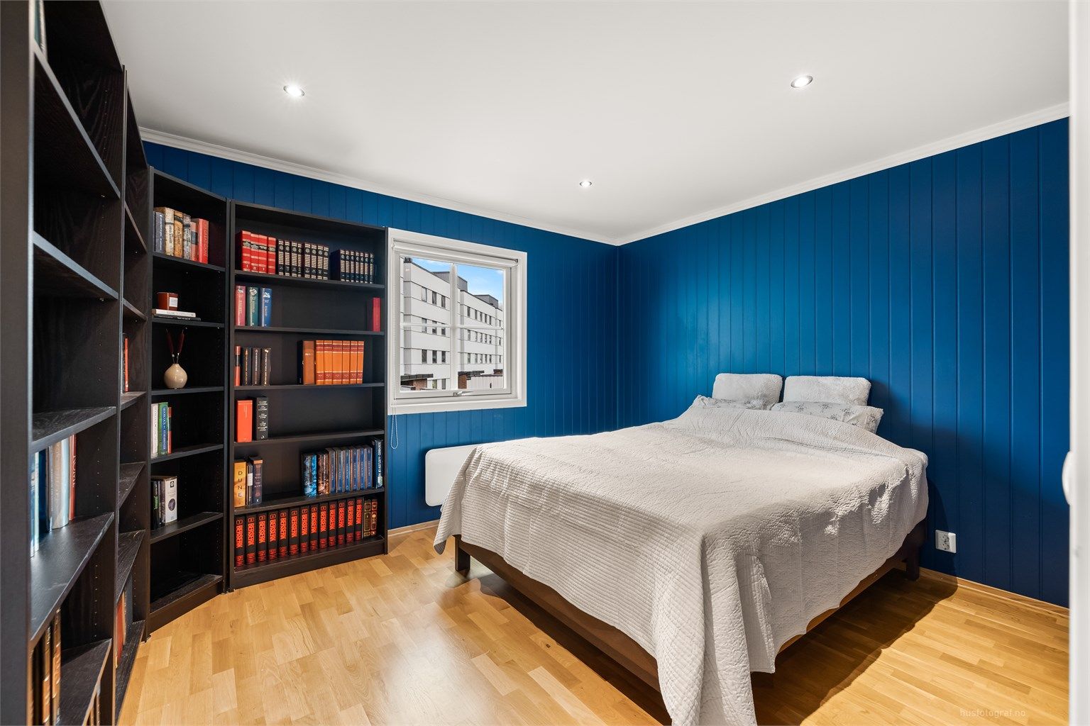 Det andre soverommet har også en god størrelse og kan enkelt innredes som kontor eller gjesterom.