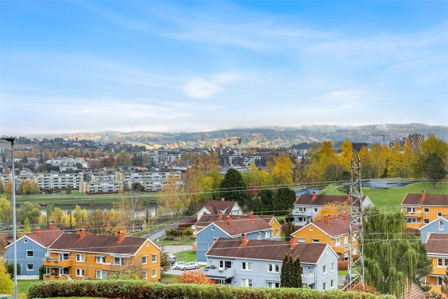 Utsyn over nærområdet mot Sagdalen og åsene rundt Lillestrøm.