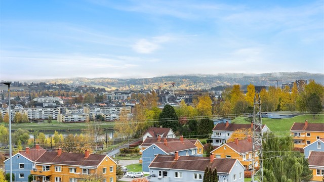 Utsyn over nærområdet mot Sagdalen og åsene rundt Lillestrøm.