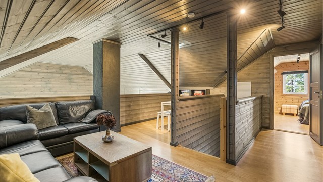 Loftstuen er et perfekt tilholdssted for barn og unge, med plass til sofagruppe.