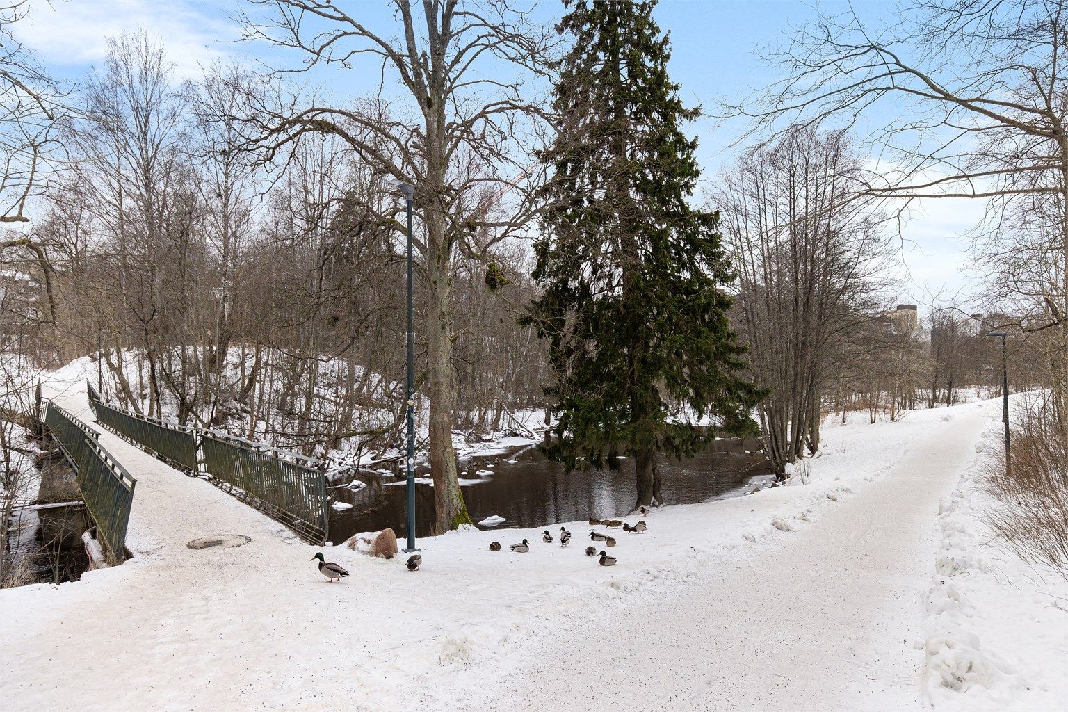 Turstien langs elva strekker seg fra Maridalsvannet ti
l Sørenga