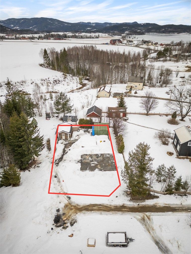 Tomten kan bebygges med maks mønehøyde 7,5 meter