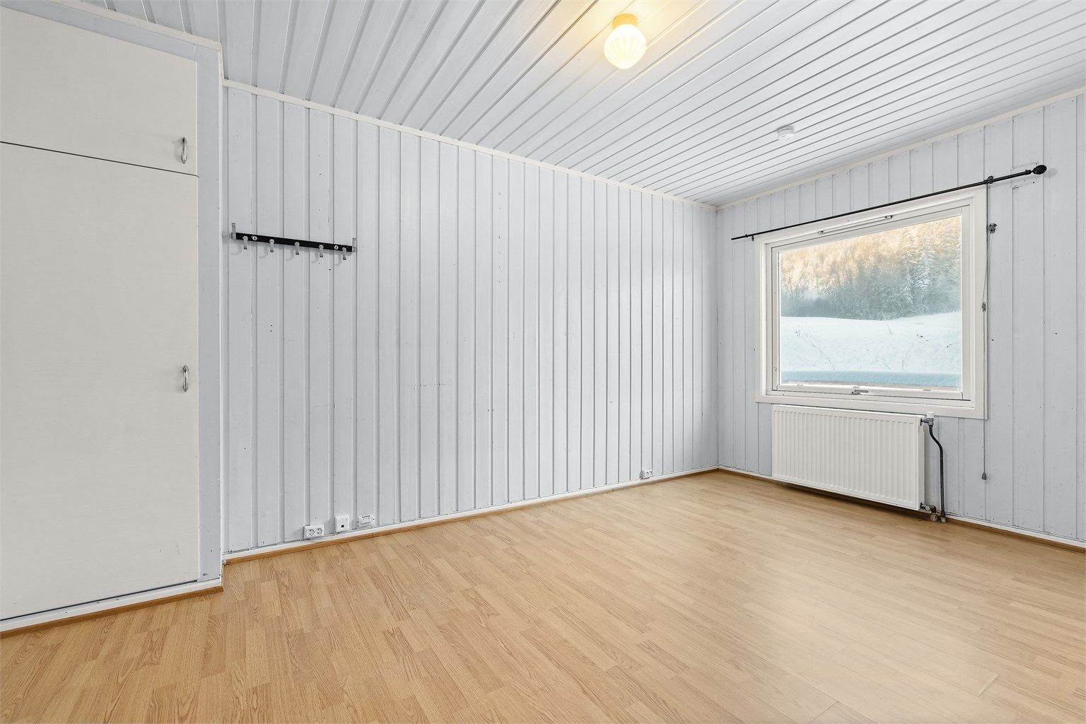 Soverom i leilighet i midten av 1 etg.