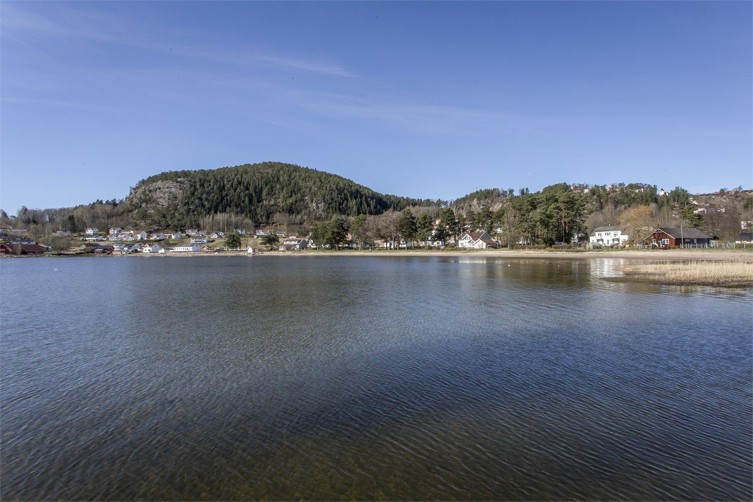 Fra eiendommen er det gangavstand til Bergerbukta, Sandviken og Ulvika - alle med flotte bademuligheter..jpg