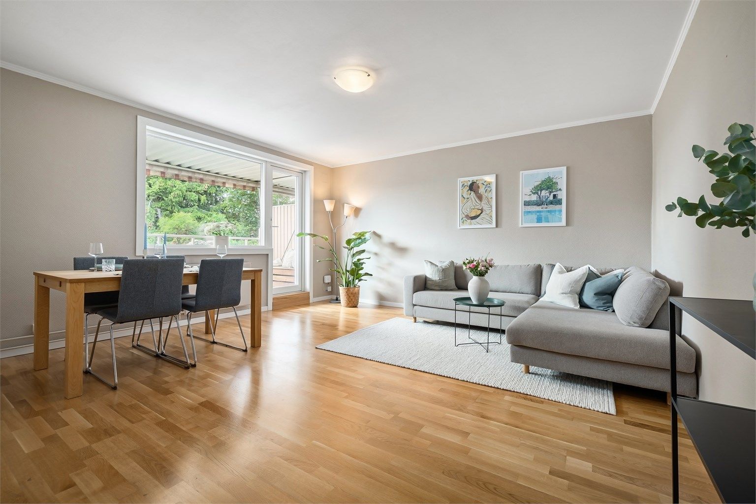 Leiligheten har god intern beliggenhet i et attraktivt boligområde på Disen. Rolige og grønne omgivelser med gangavstand til alt du måtte trenge i hverdagen!