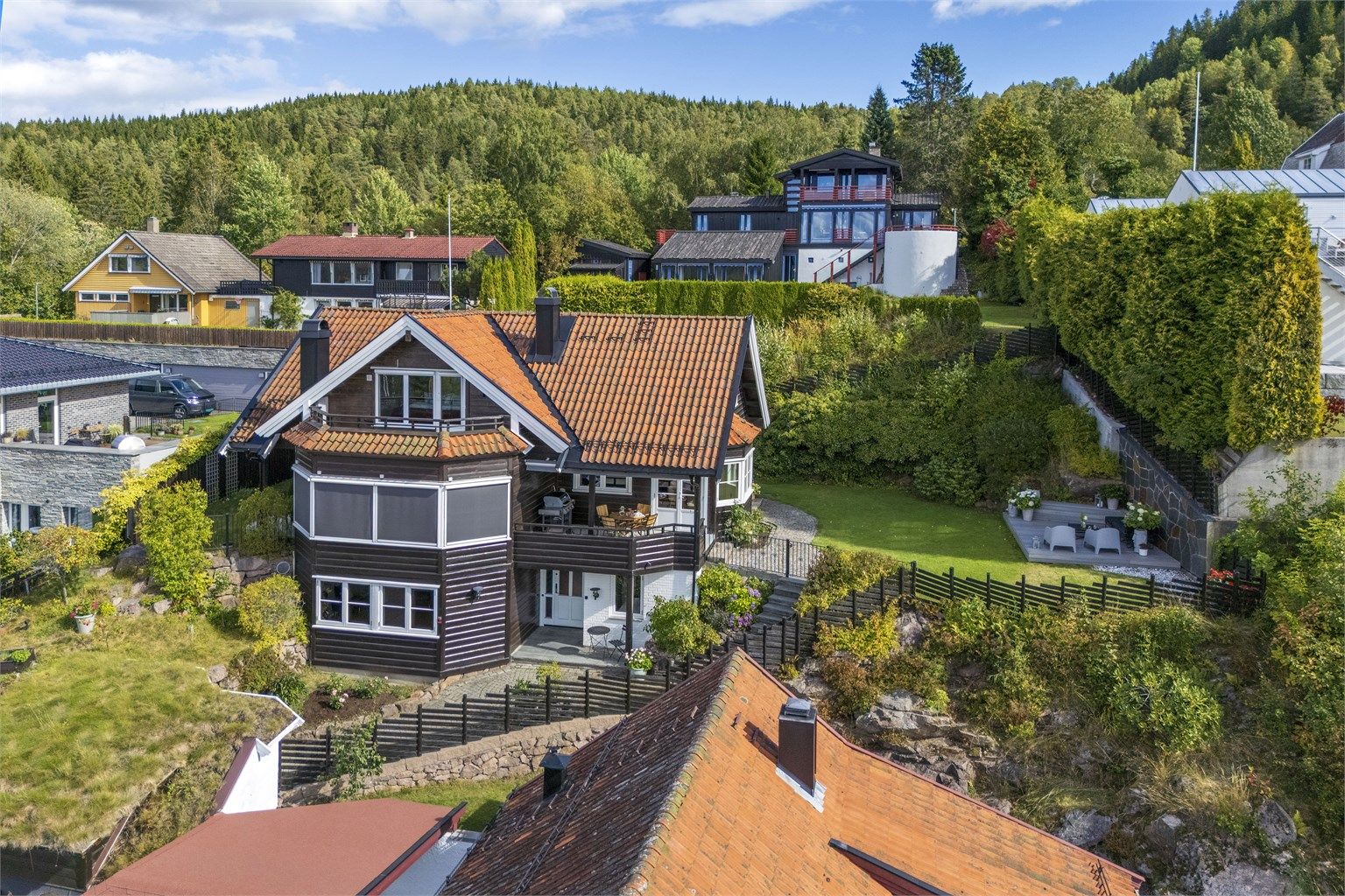Velkommen til Lachmanns Vei 70D, en innholdsrik og flott enebolig med fantastisk utsikt! Foto: Hanne Bruland