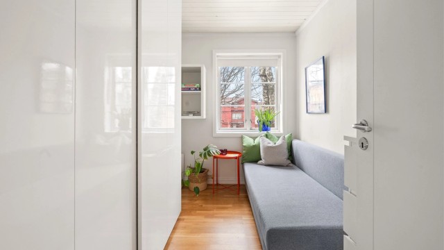 Det fjerde soverommet vender også ut mot det trivelige gårdsrommet.