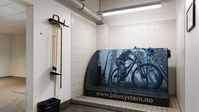 Som beboer har du tilgang til sykkelvaskestasjon, en praktisk fasilitet for deg som har en hverdag på to hjul