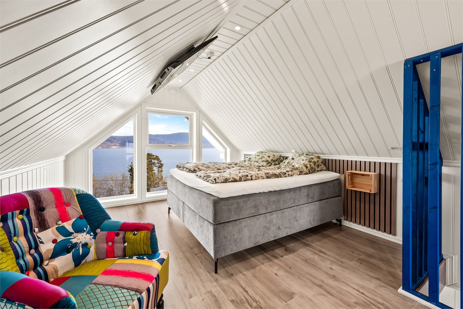 Loftsetasjen er et fleksibelt og superhyggelig areal. - Rommet er ikke bruksendret/omsøkt.