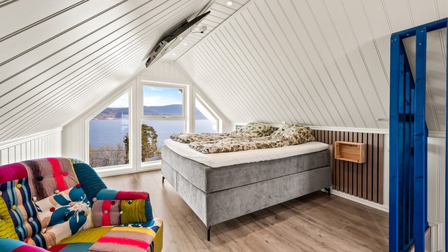 Loftsetasjen er et fleksibelt og superhyggelig areal. - Rommet er ikke bruksendret/omsøkt.