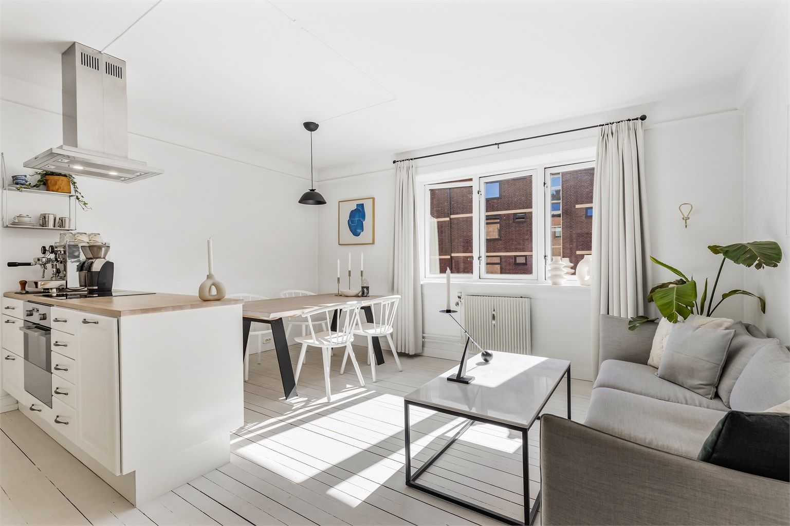 Robin Laurtizen v/ Krogsveen Eiendomsmegling har gleden av å presentere Hans Barliens gate 1B!