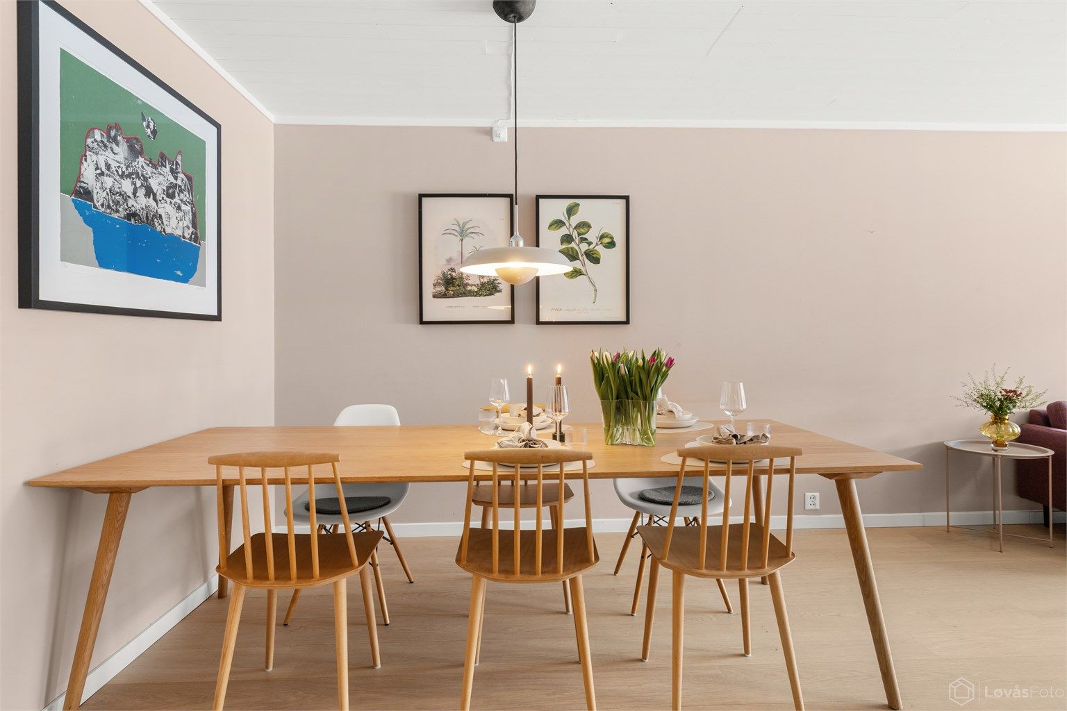 God plass til å dekke langbord