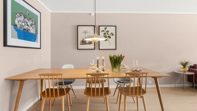 God plass til å dekke langbord