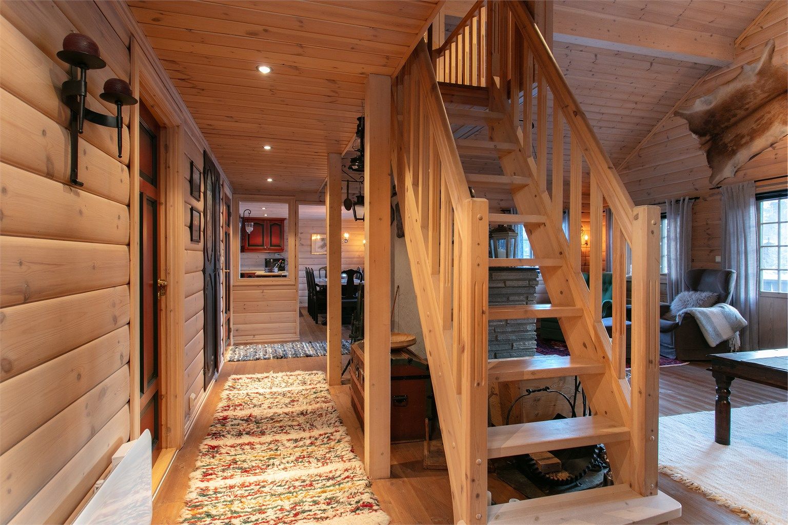 Gang samt trapp til hems