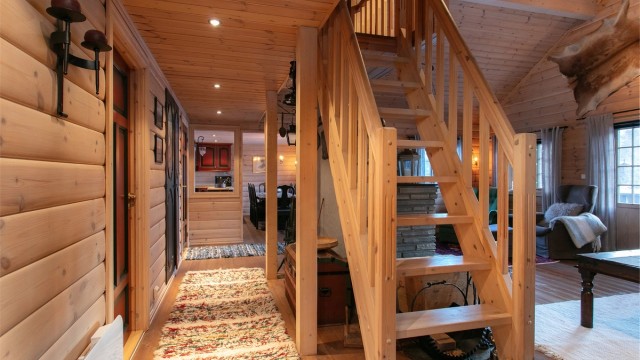 Gang samt trapp til hems