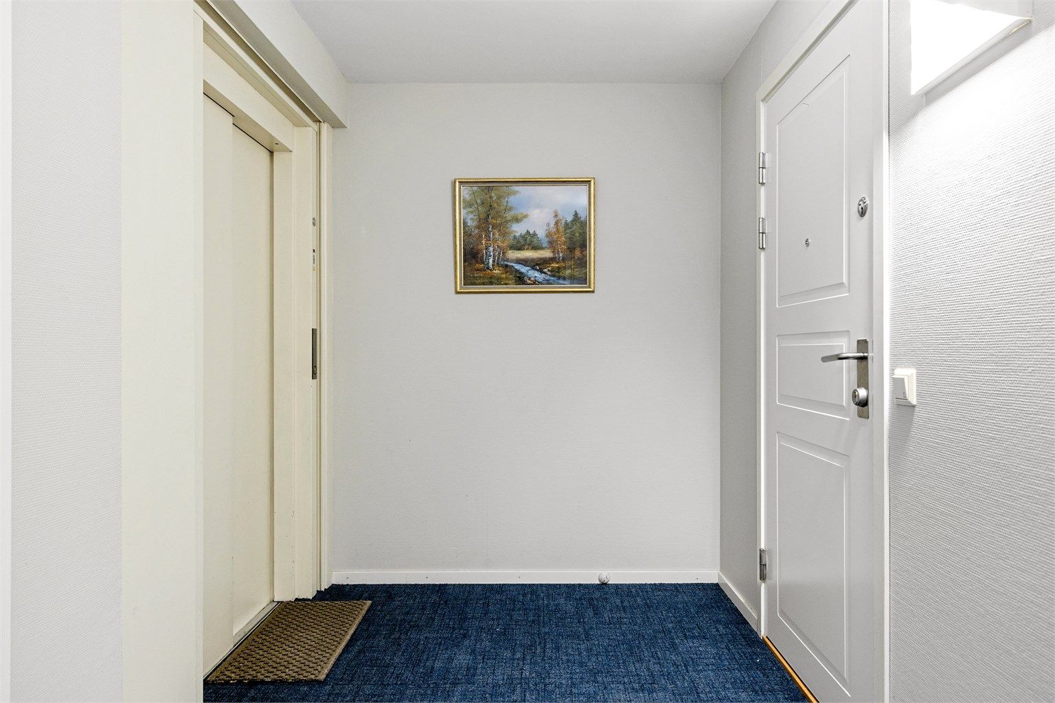 Heisen stopper rett utenfor døren