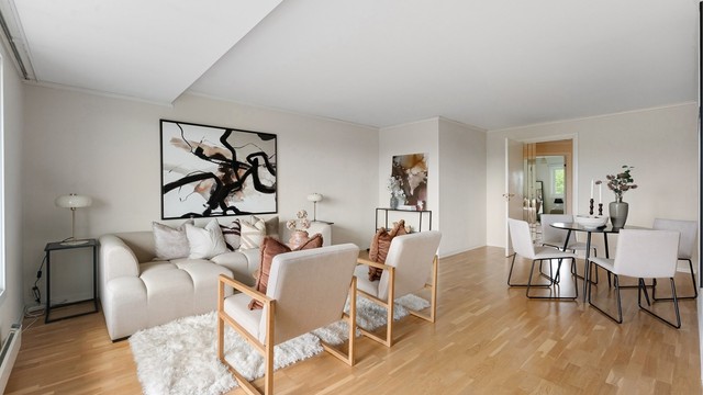 Boligbygget har den beste plasseringen i sameiet. Høyt og usjenert til med fantastisk utsikt og sol fra tidlig morgen til sen kveld