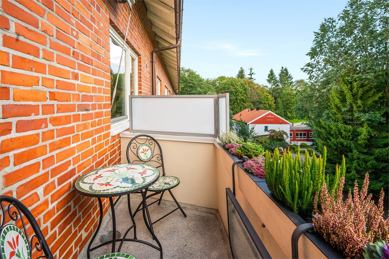 Utgang til balkongen fra stuen.