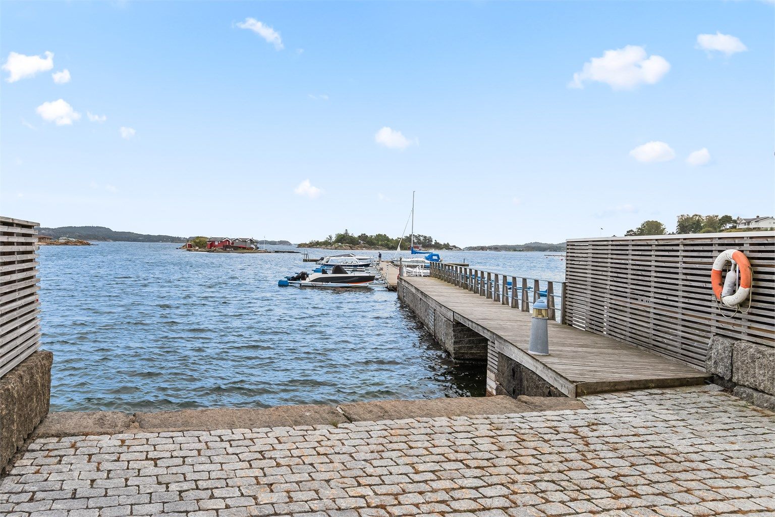 Brygga på Thorsholmen.