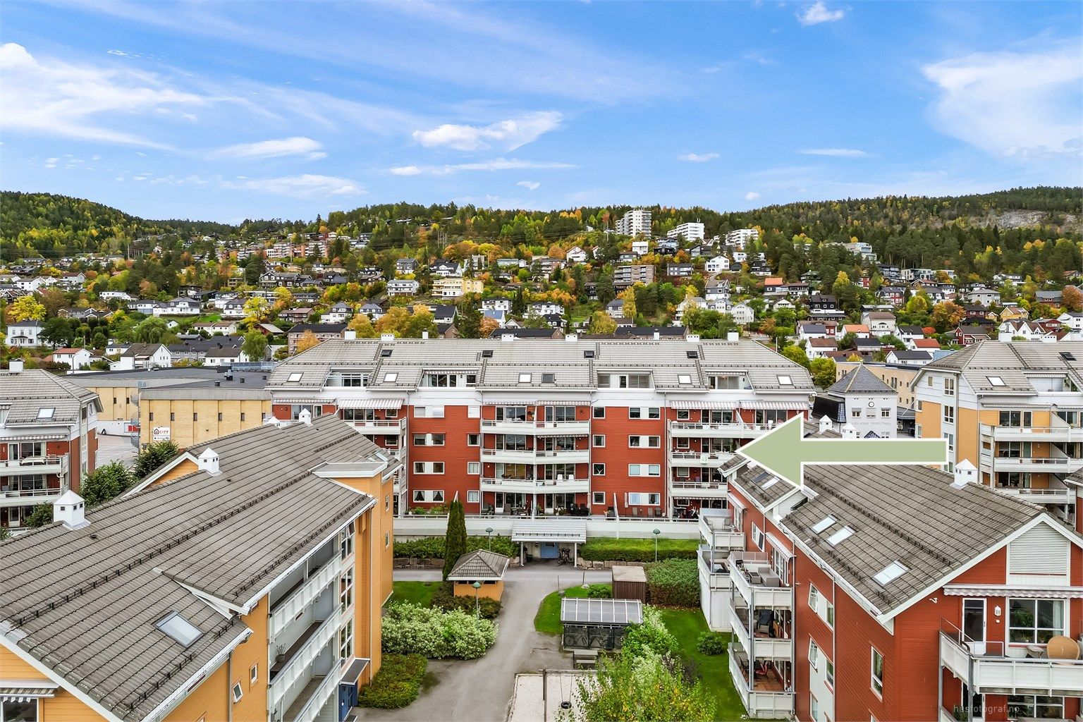 Felles inngangsparti med videre heis- og trappeadkomst til leilighetens etasjeplan (3. etasje).